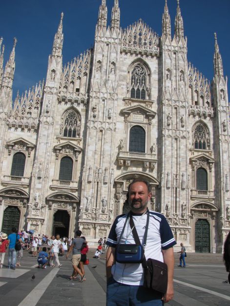 a_milanoi_dom.jpg